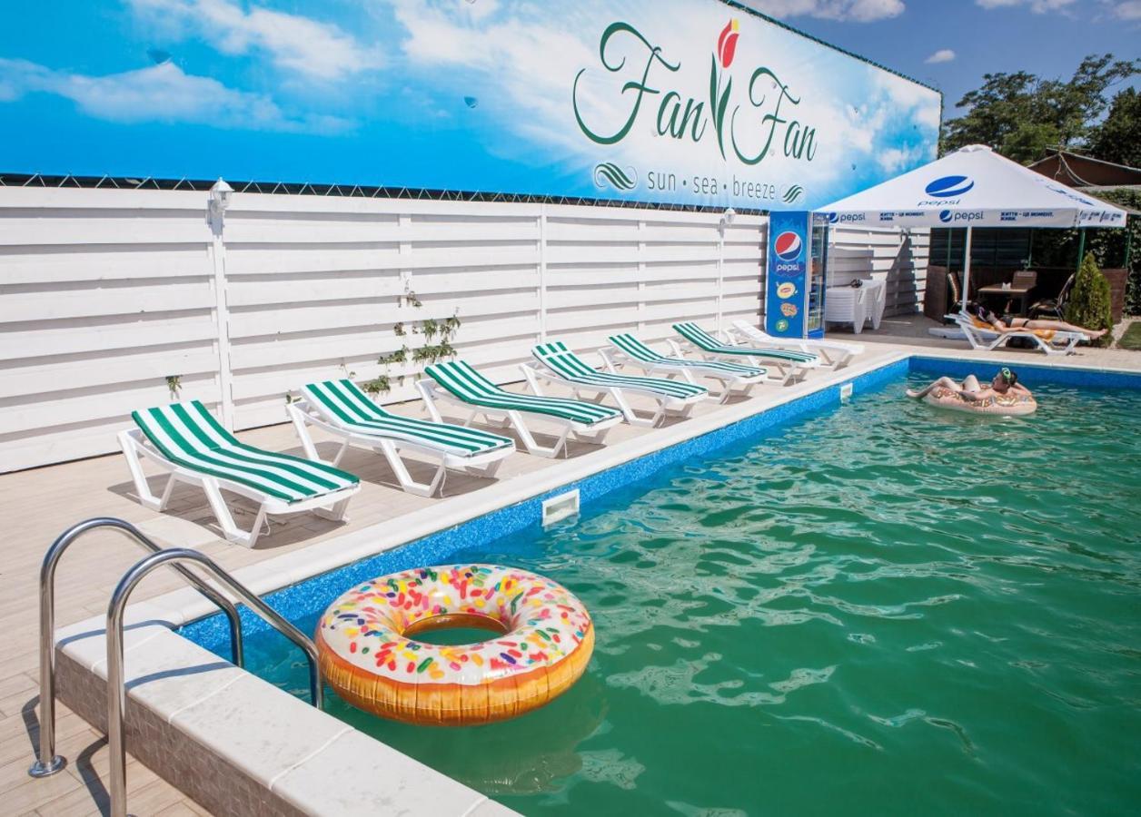 Fanfan Hotel Odessa Buitenkant foto