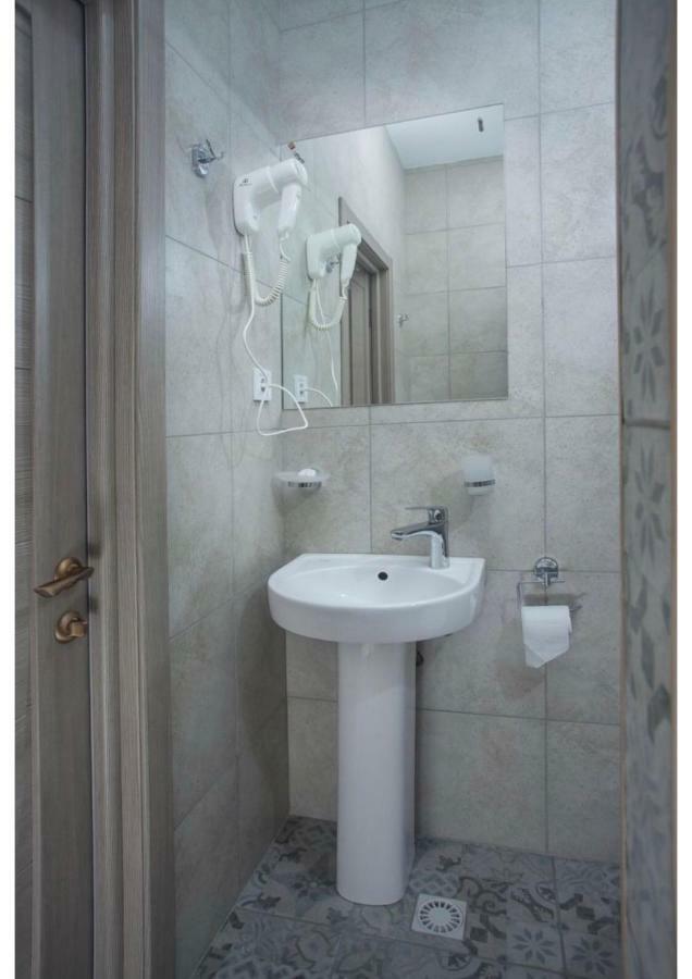Fanfan Hotel Odessa Buitenkant foto