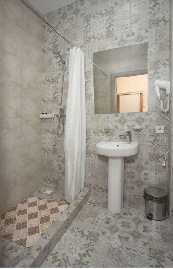 Fanfan Hotel Odessa Buitenkant foto