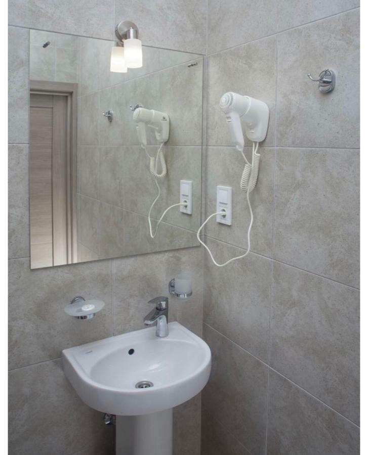 Fanfan Hotel Odessa Buitenkant foto