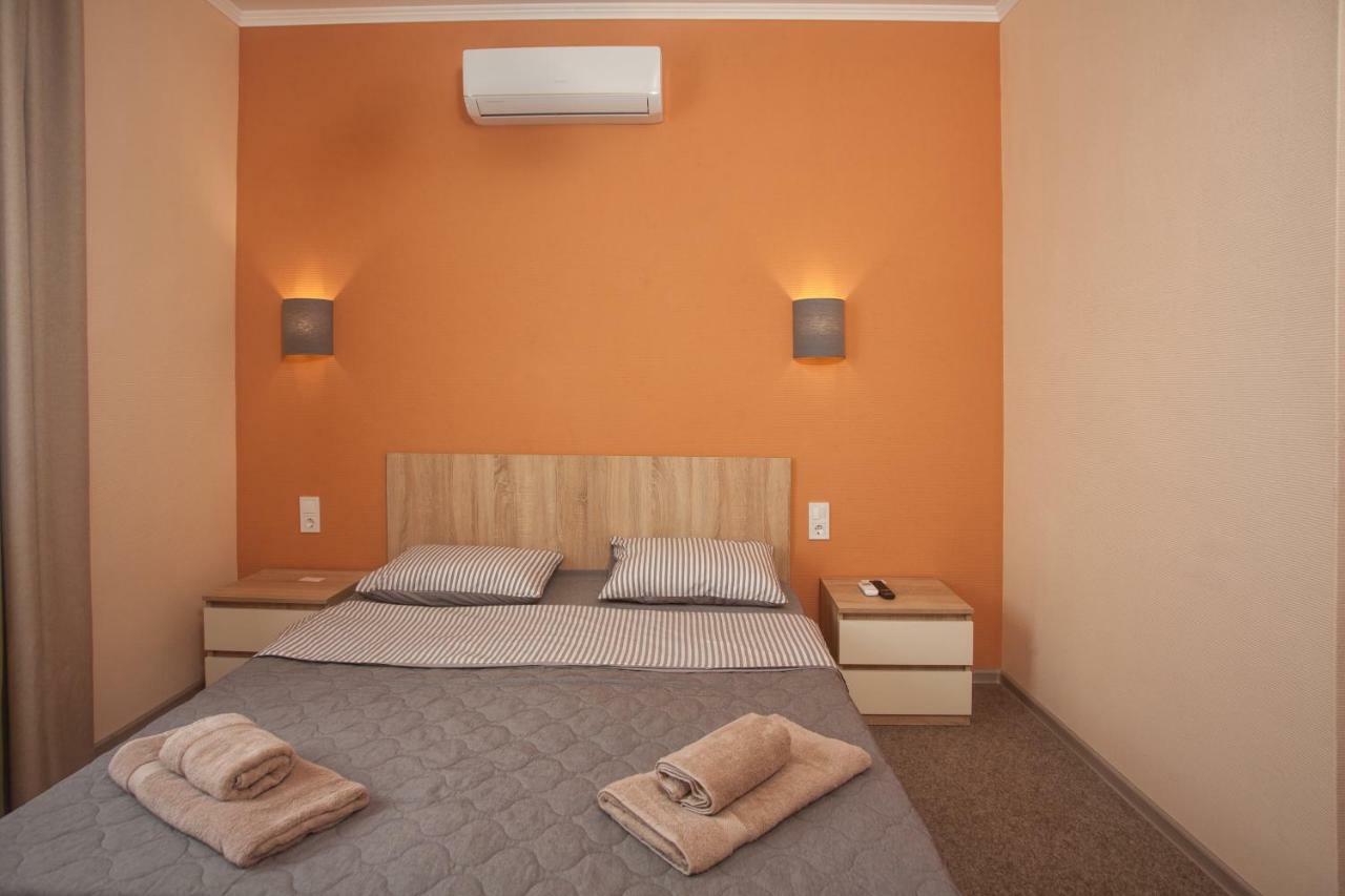 Fanfan Hotel Odessa Buitenkant foto